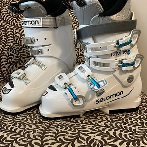 Salomon Divine GS white ski boots- size 24